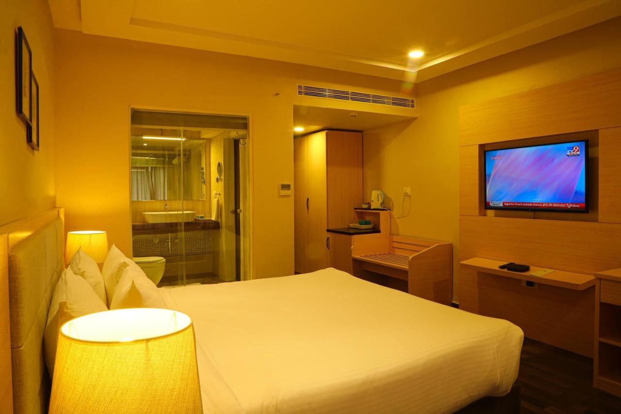 Bay View Hotel Vizag Visakhapatnam Buitenkant foto