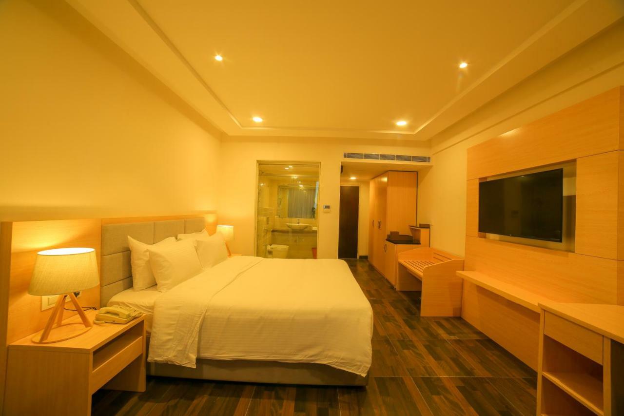 Bay View Hotel Vizag Visakhapatnam Buitenkant foto