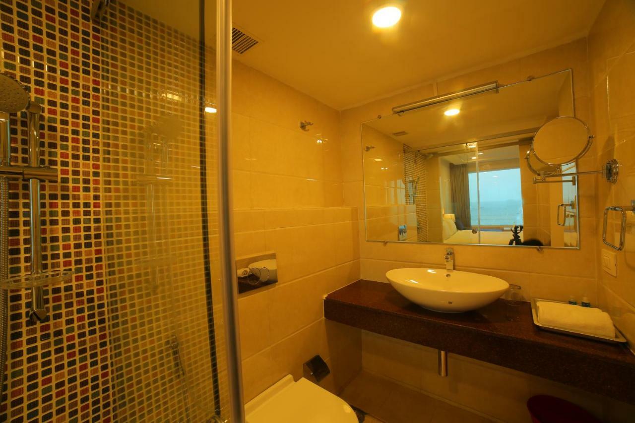 Bay View Hotel Vizag Visakhapatnam Buitenkant foto