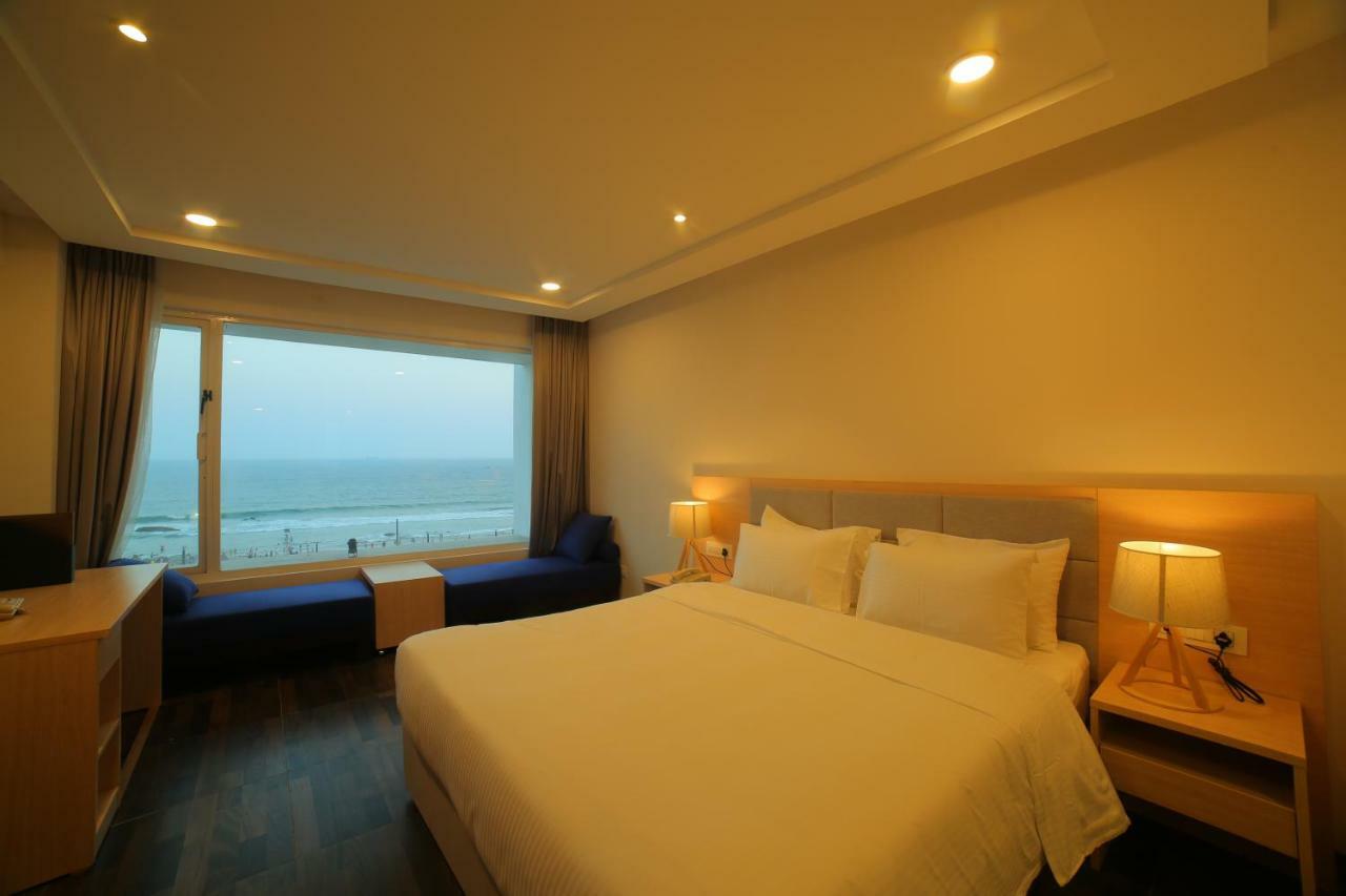 Bay View Hotel Vizag Visakhapatnam Buitenkant foto