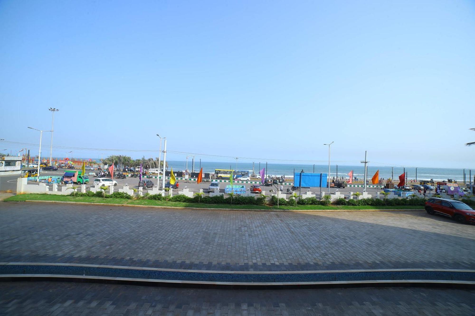 Bay View Hotel Vizag Visakhapatnam Buitenkant foto